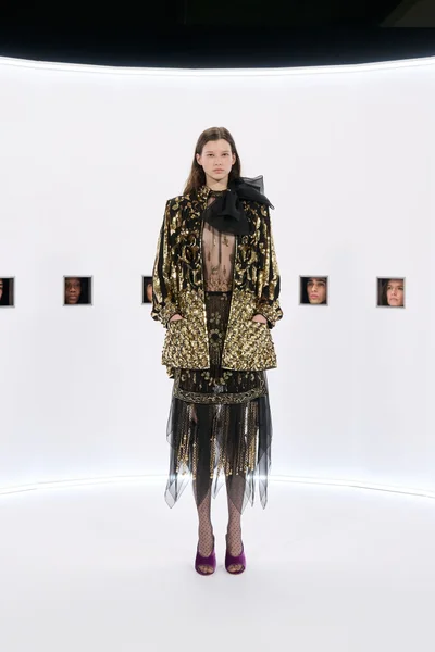 Look 50